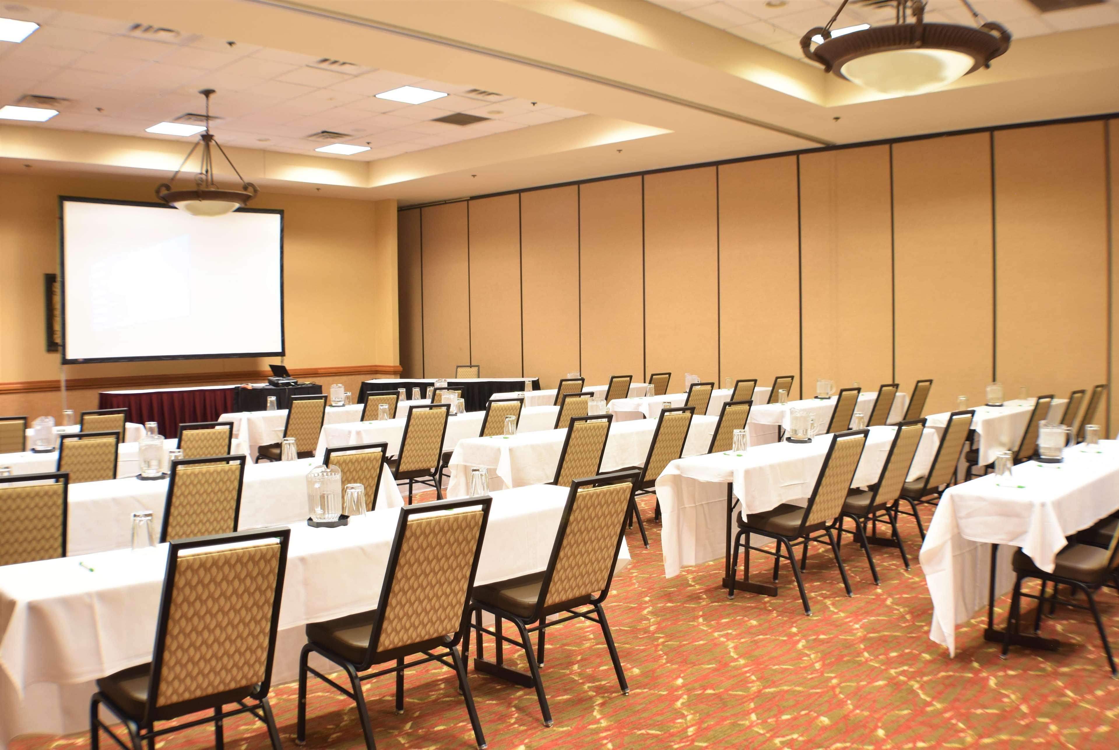 Ramada By Wyndham Sioux Falls Airport - Waterpark Resort & Event Center Kültér fotó