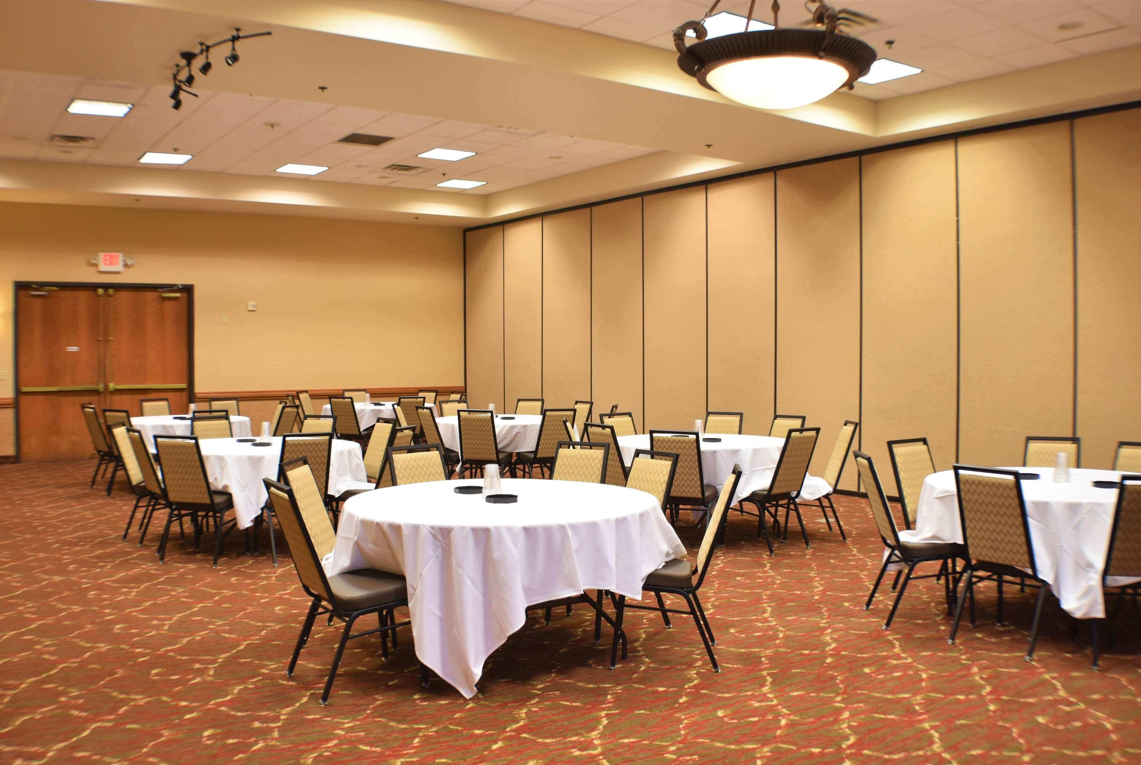 Ramada By Wyndham Sioux Falls Airport - Waterpark Resort & Event Center Kültér fotó