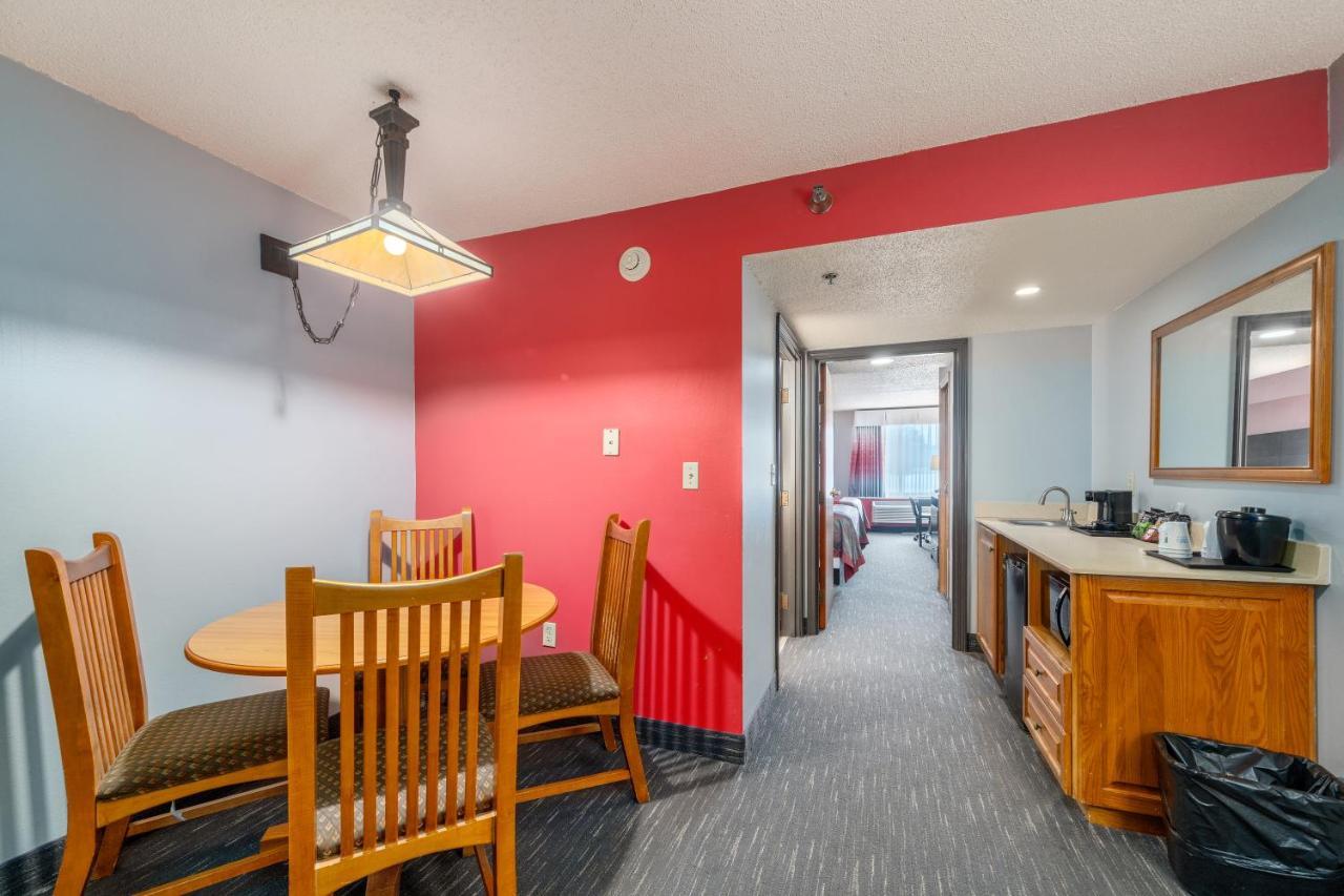 Ramada By Wyndham Sioux Falls Airport - Waterpark Resort & Event Center Kültér fotó