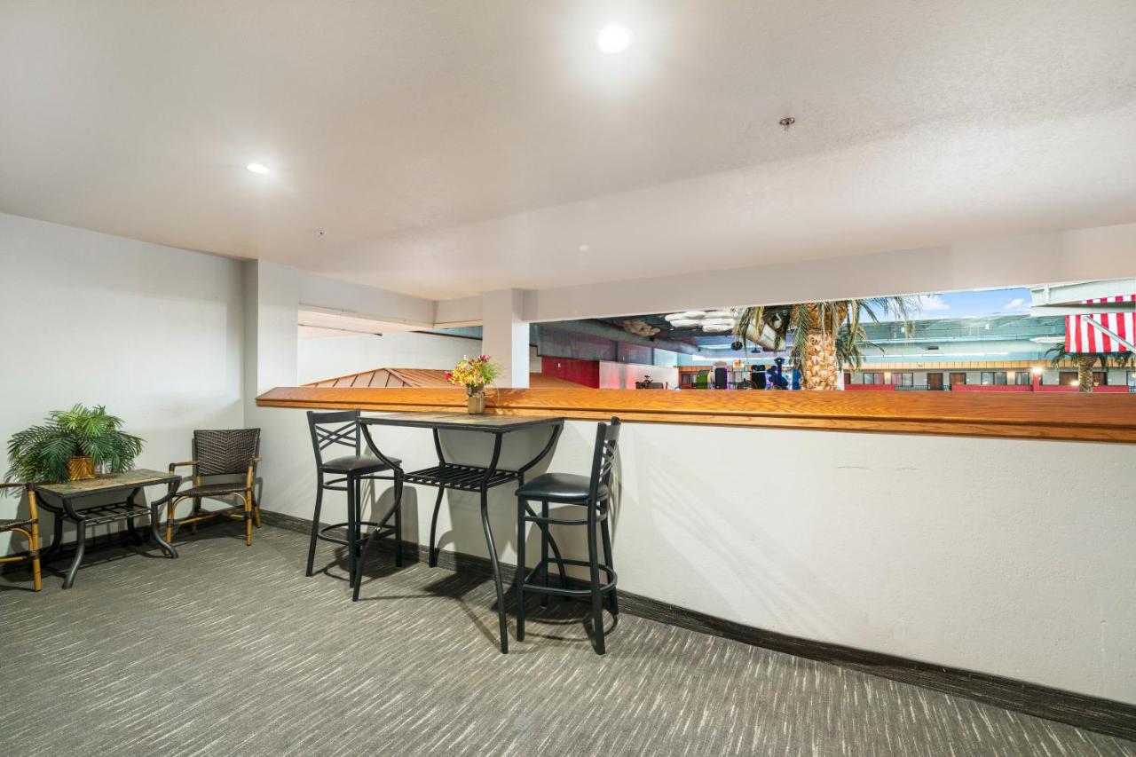 Ramada By Wyndham Sioux Falls Airport - Waterpark Resort & Event Center Kültér fotó
