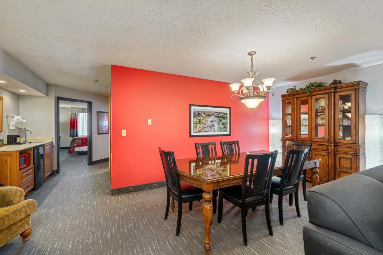Ramada By Wyndham Sioux Falls Airport - Waterpark Resort & Event Center Kültér fotó