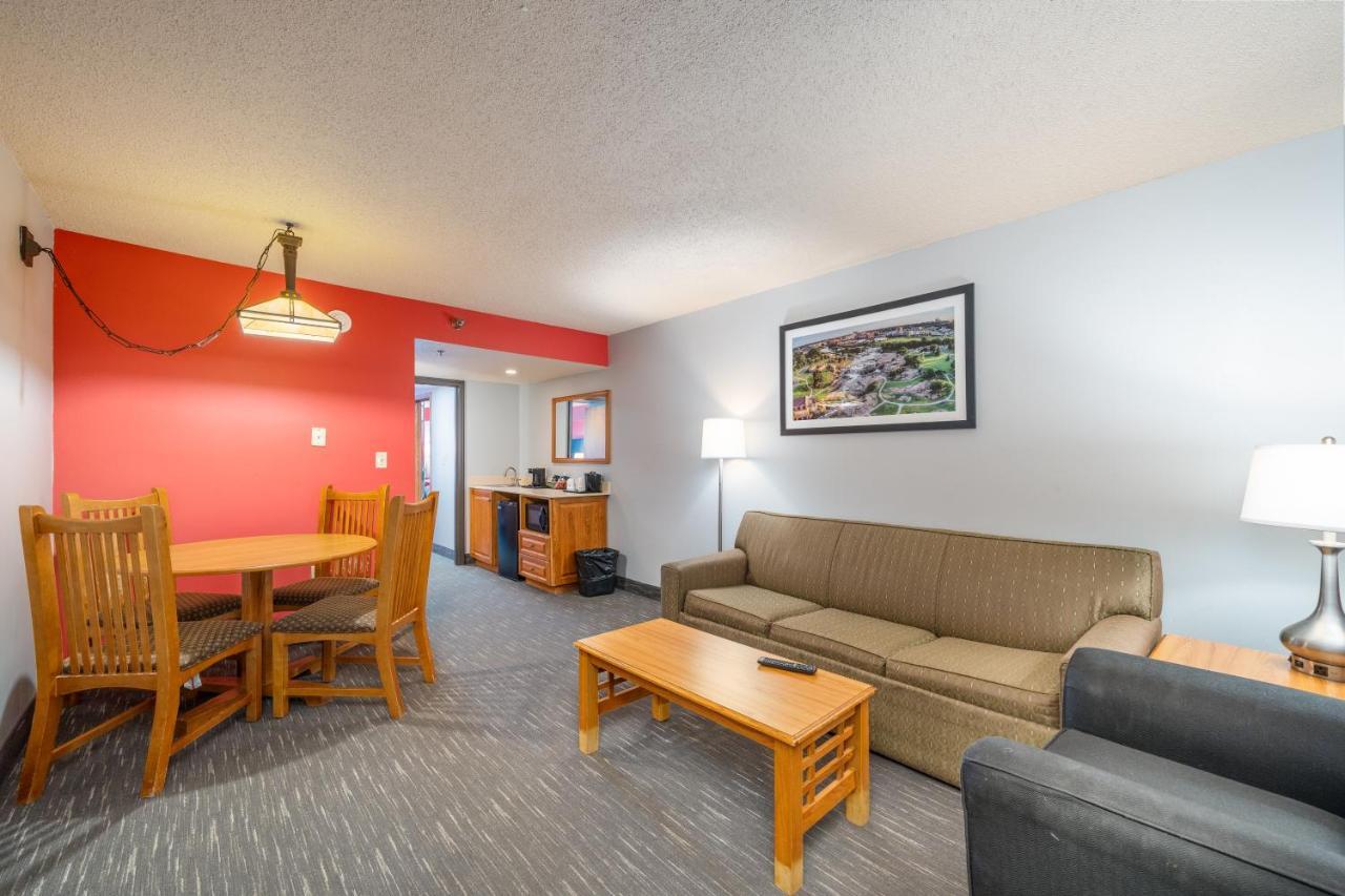Ramada By Wyndham Sioux Falls Airport - Waterpark Resort & Event Center Kültér fotó