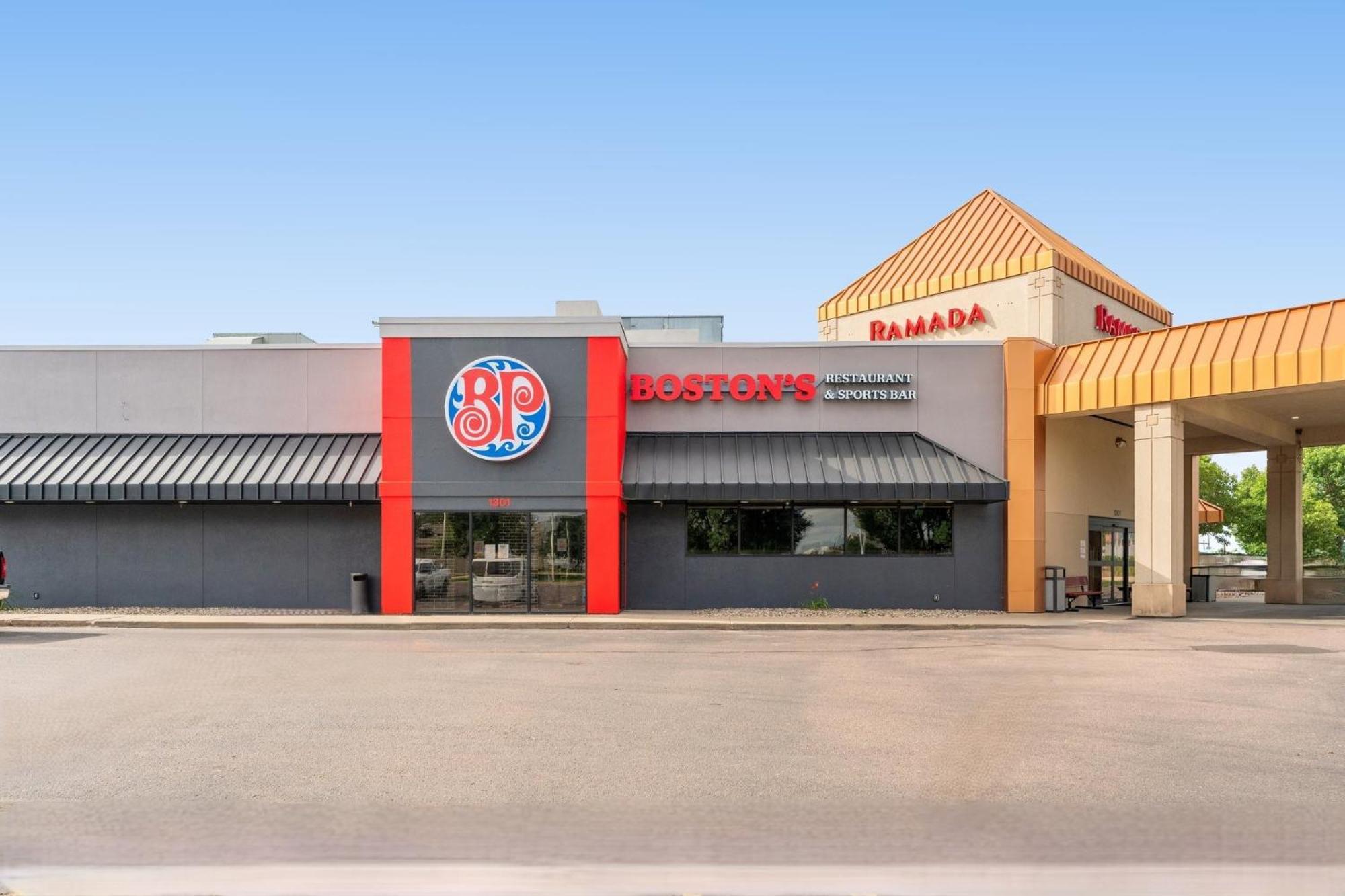 Ramada By Wyndham Sioux Falls Airport - Waterpark Resort & Event Center Kültér fotó