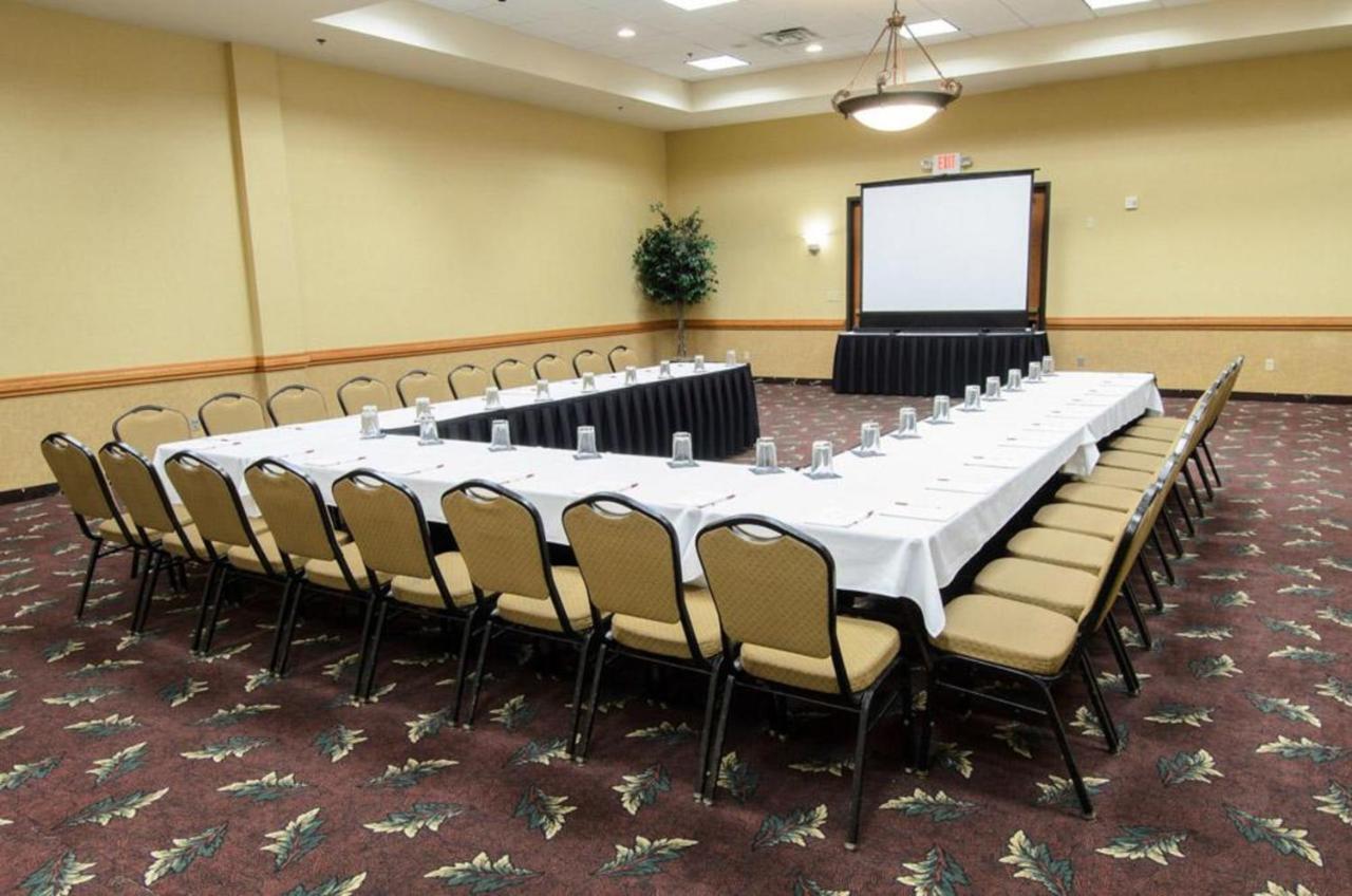 Ramada By Wyndham Sioux Falls Airport - Waterpark Resort & Event Center Kültér fotó