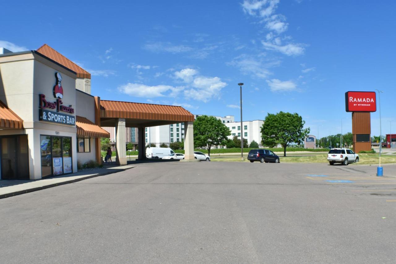 Ramada By Wyndham Sioux Falls Airport - Waterpark Resort & Event Center Kültér fotó